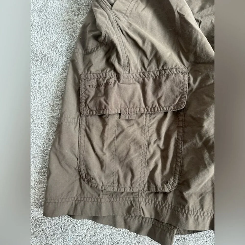 Columbia Mens Titanium Omni Dry Brown Tan Shorts Size XXL Titanium Omni Dry